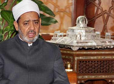 خبراء: “الطيب” مواقف متناقضة من أجل إرضاء السلطة