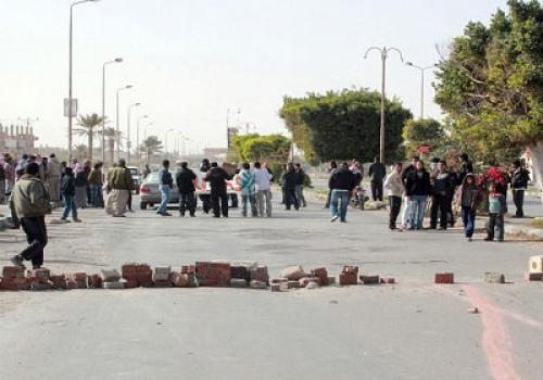سيناء..قطع الطريق للمطالبة بالإفراج عن سجناء النظام السابق