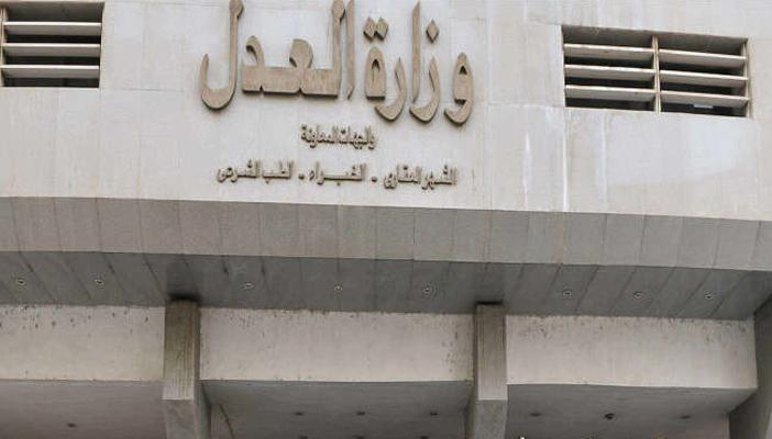 بالفيديو.. موظفة بالشهر العقاري للمواطنين “إنتم شوية بهايم”