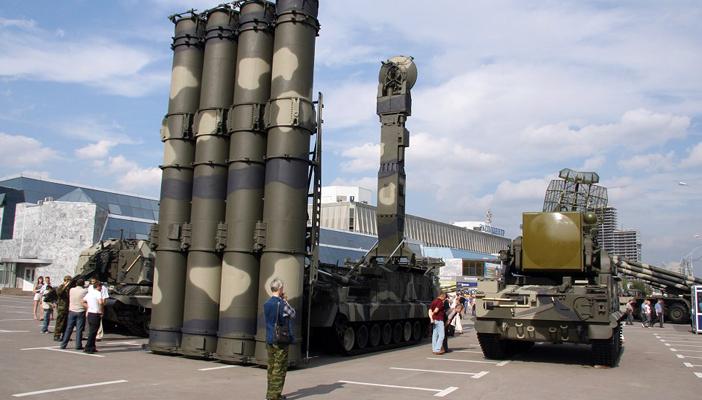 مسؤول مصري لرويترز: لدينا “أموال تحت البلاطة” لشراء الأسلحة الروسية