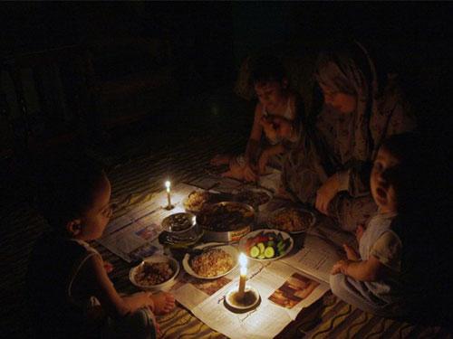 “كهرباء الانقلاب” تهدد بقطع التيار حال عدم ترشيد الاستهلاك