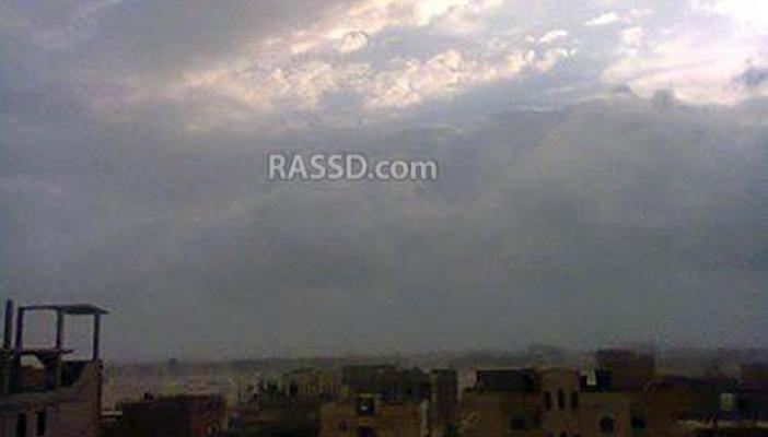 على غير العادة.. سقوط أمطار غزيرة على العريش تؤثر على الحركة التجارية