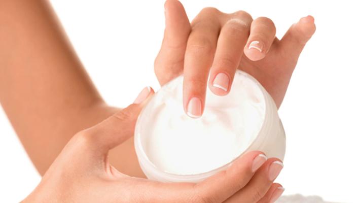 تعرفي على أهم استخدامات الفازلين للعناية بالجلد