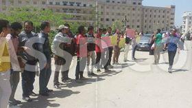 سلسلة بشرية بجامعة بني سويف للمطالبة بالإفراج عن المعتقلين