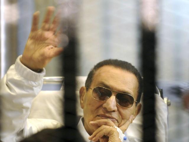 النيابة تنفي عرض مبارك التنازل عن نصف ثورته