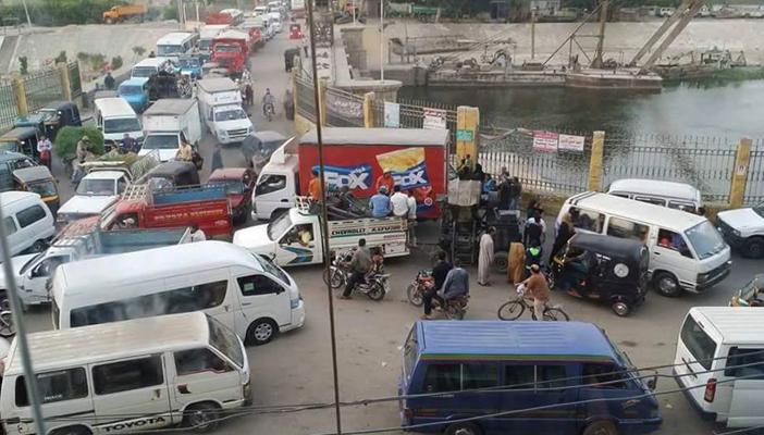 كوبري الجلاتمة.. أزمة مرورية تؤرق 4 محافظات