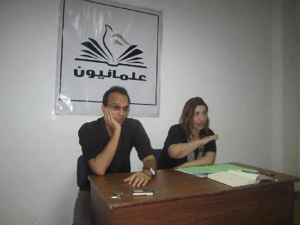 أعضاء حركة “علمانيون” توقع على استمارات “تمرد”