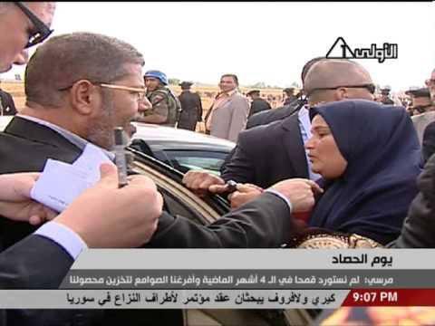 بالفيديو..سيدة بسيطة توقف موكب الرئيس