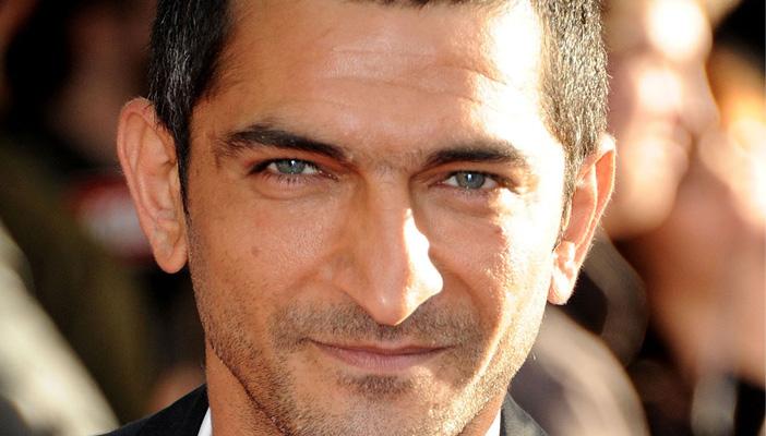 بعد حبس متظاهري 25 إبريل.. عمرو واكد: ليه تحبسوا شباب تمسكوا بالدستور؟