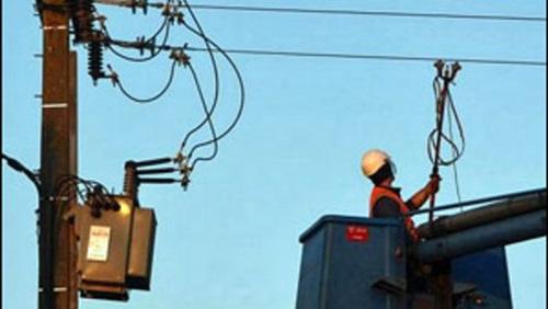 ٨ ساعات..متوسط انقطاع التيار الكهربائي في القرى والأحياء الشعبية