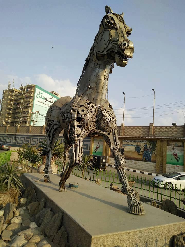 مصمم تمثال حصان الخردة بالزقازيق: المحافظة مصرة على القبح