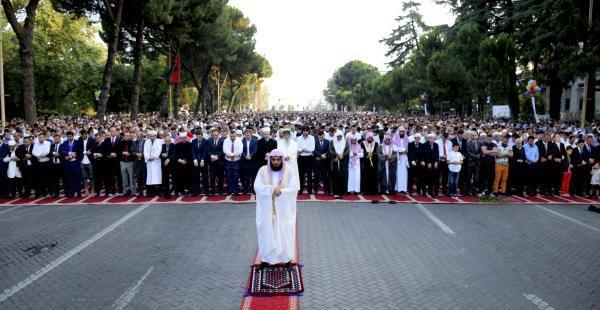 لدواعٍ أمنية.. الجزائر تقلص مدة صلاة التراويح لساعة واحدة