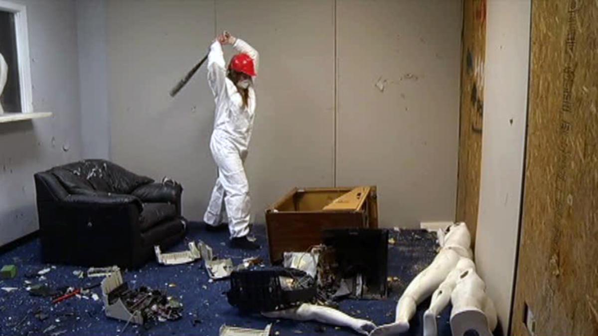 “غرفة الغضب”.. عندما يكون التحطيم سبيلًا للتخلص من المشاعر السلبية