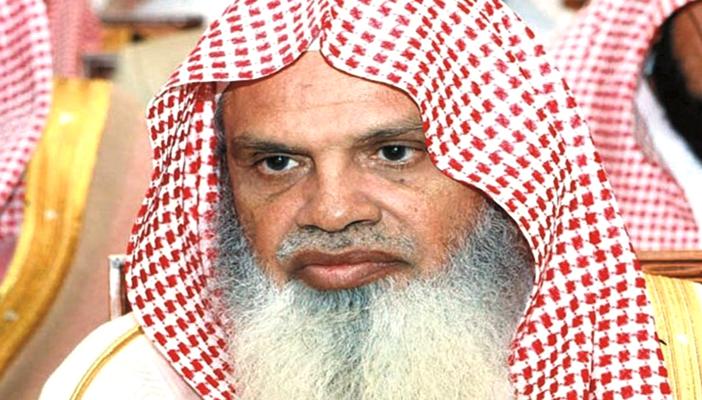 بالفيديو.. الحذيفي ينجو من محاولة اعتداء بالمسجد النبوي