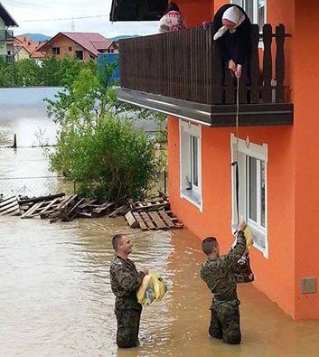 وصول مساعدة بريطانية إلى سراييفو لمواجهة الفيضانات