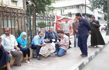 المعلمون في وقفة أمام حكومة الانقلاب للمطالبة بصرف المكافآت