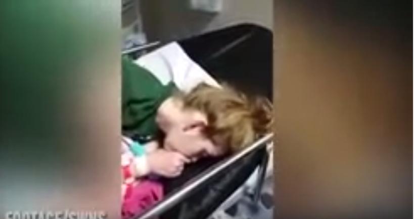 بالفيديو.. أم تصور ابنتها وهي تحتضر