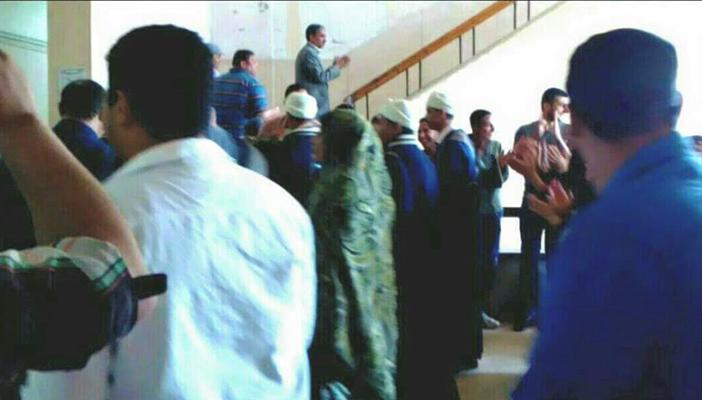 رئيس جامعة المنيا يحتفل بتعيينه بالمزمار تزامنا مع امتحان الطلاب