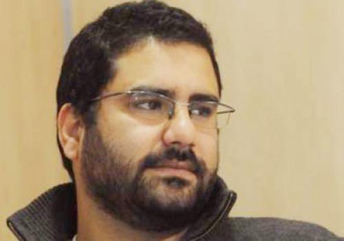 علاء عبد الفتاح يتضامن مع مطالب خاطفي الجنود