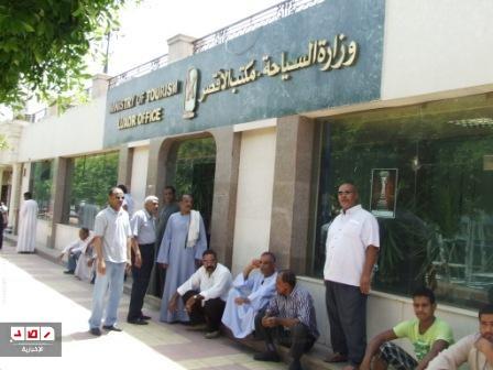 وقفه لسائقي الحافلات بالأقصر ضد قرارات “السياحة”