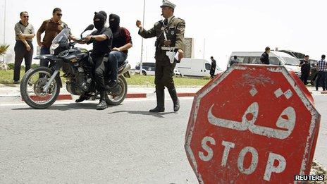 أعمال عنف في العاصمة التونسية بسبب “المتشددين”