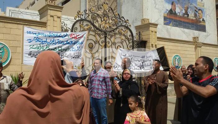 وقفة للعمالة المؤقتة أمام مبنى محافظة المنوفية للمطالبة بالتثبيت