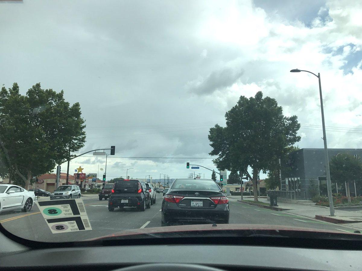 اليوم.. طقس لطيف يصاحبه سقوط أمطار