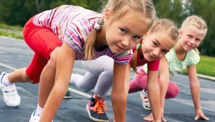 ساعة رياضة يومياً لطفلك يطور قدراته الذهنية والنفسية