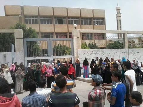 وقفه مناهضة للانقلاب للطلاب أمام  الدراسات اﻹسلامية بالسادات