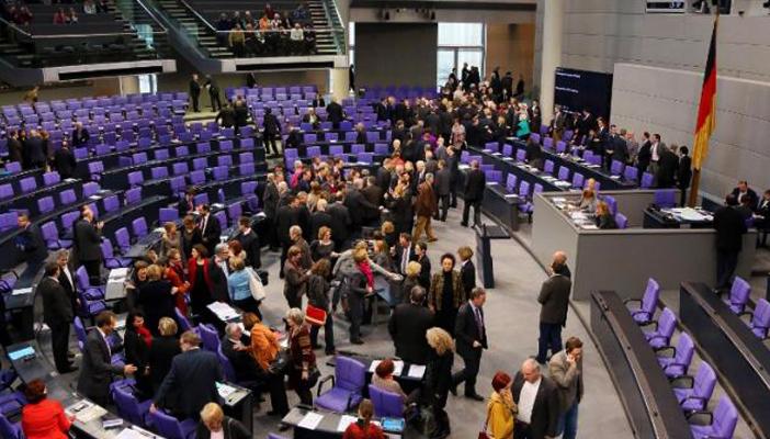 البرلمان الألماني يرفض لقاء هتلر!