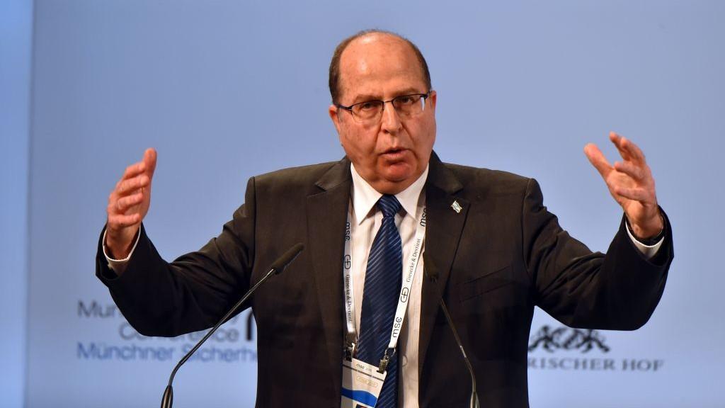 عقب استقالته .. يعالون: عناصر متطرفة وخطيرة تسيطر على “إسرائيل”