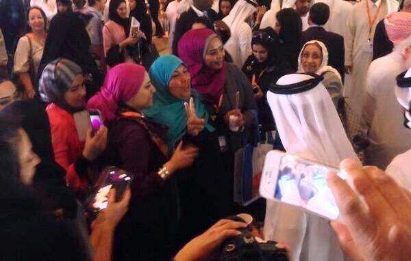 فيديو..”شت اب يور ماوس أوباما” تظهر بمؤتمر دولي بدبي