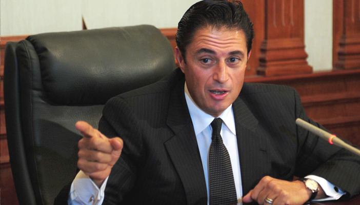 الإسكندرية توقف تراخيص سيارات الأجرة التي تعمل بالبنزين