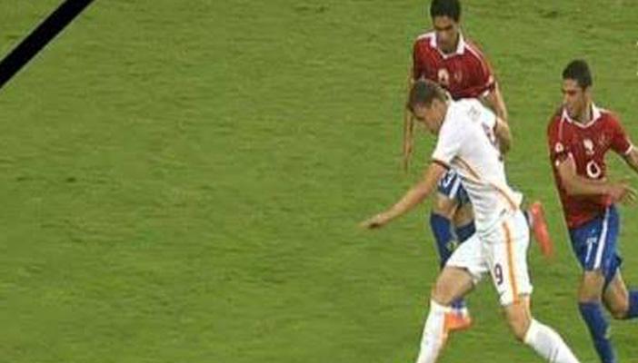 مذيع مباراة الأهلي وروما بوق دعاية للجيش والشرطة خلال أحداث اللقاء