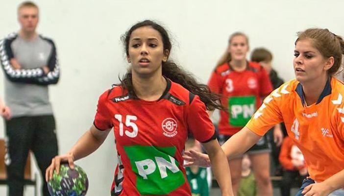 فصل أصغر محترفة كرة يد من جامعة القاهرة