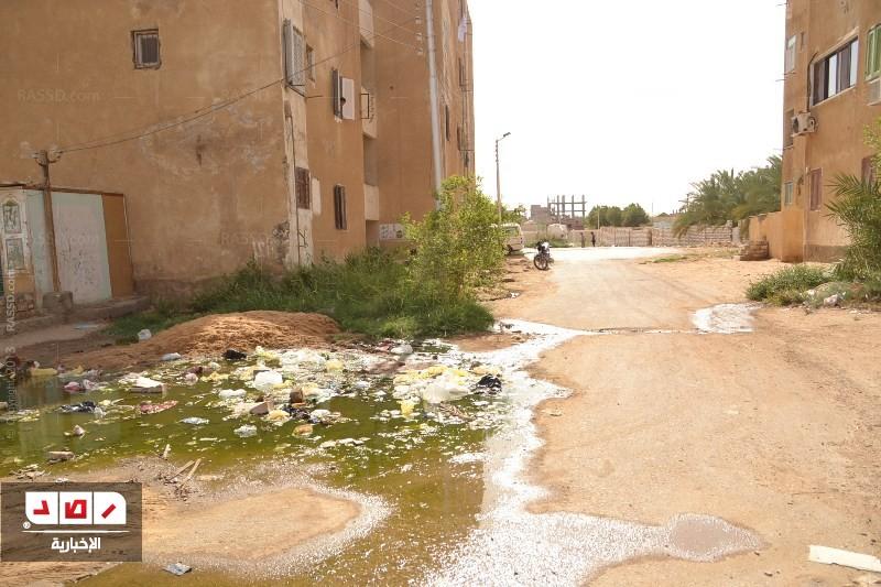 بالصور.. مدينه الخارجه تتحول الى” بحيرات” للصرف الصحي