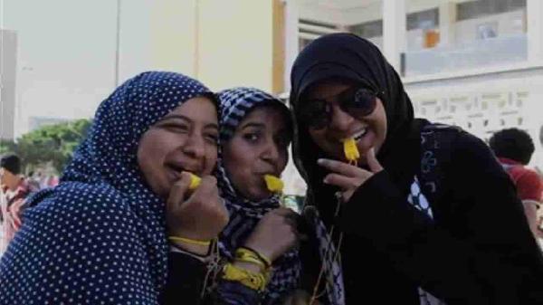 الحكم علي “أبرار ومنة” بعامين و 3 سنوات لـ”يسرا” و 5 لباقي الطلاب