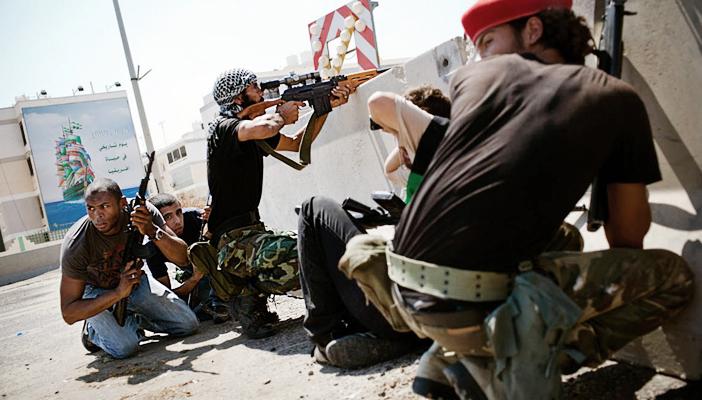 مقتل وإصابة 77 من قوات حفتر في اشتباكات بنغازي