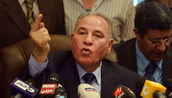 بالصور.. 6 قبلات لـ”الزند” تشعل مواقع التواصل الاجتماعي