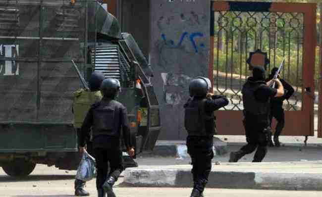 اعتقال 20 طالبًا بالأزهر وسط إطلاق للغاز والخرطوش