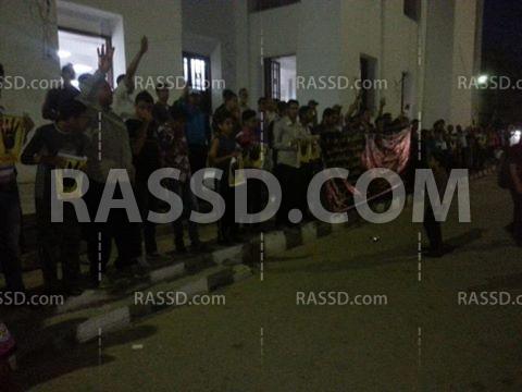 سلسلة بشرية لشباب ضد الانقلاب بدمياط الجديدة