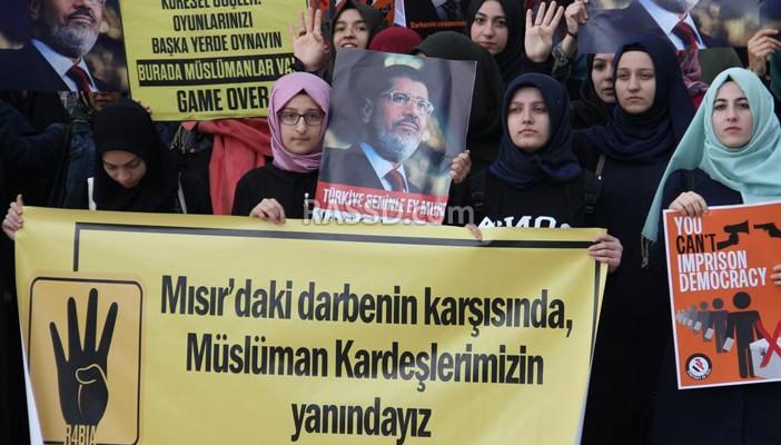 بالصور.. تظاهرة طلابية بإسطنبول ضد حكم إعدام مرسي