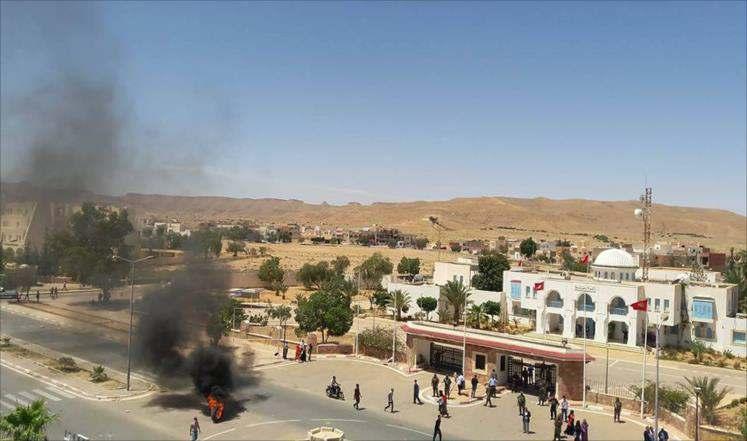 تدخل الجيش يشعل المواجهات مع المتظاهرين بتونس