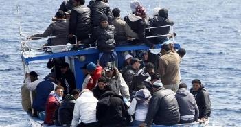 إندونيسيا تبدأ عمليات إنقاذ المهاجرين العالقين في البحر