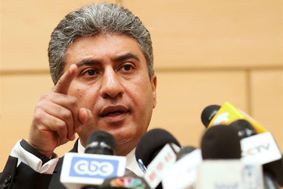 بالفيديو.. وزير الطيران ساخرًا: كائنات فضائية أسقطت الطائرة