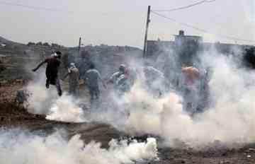 إصابة 9 فلسطينين إثر اشتباكات مع قوات الاحتلال شمال غزة