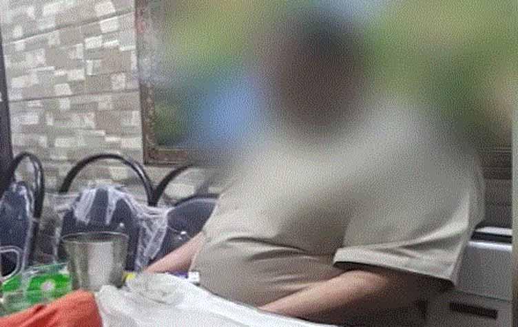 فيديو يسجل رشوة بين عميد شرطة وشاب بأسيوط لتخليص أراضي وضع يد