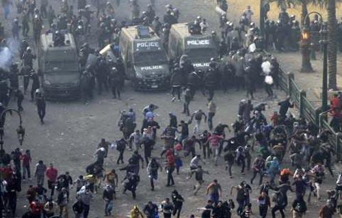 تأجيل محاكمة ٦٨ شخصا من رافضي الانقلاب بتهمة اقتحام التحرير