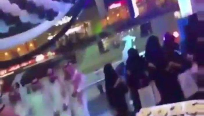 بالفيديو.. حفل مختلط لطلاب كلية الطب في الطائف يثير جدلًا في السعودية