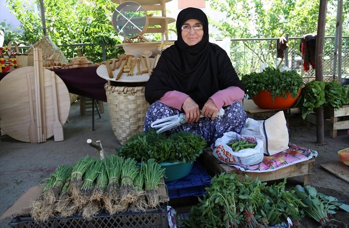 بائعة خضار تستقبل تعيين أخيها وزيرا في الحكومة التركية بفرحة عارمة